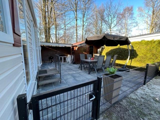 Chalet Kajuit 418 Op 5 Sterren Camping Bergumermeer 호텔 Suameer 외부 사진